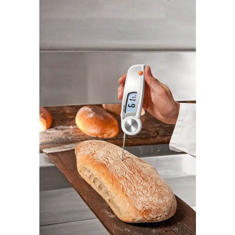 Testo 05630104 104 Einstechtermometer Koch testet die Temperatur bei einem Brot