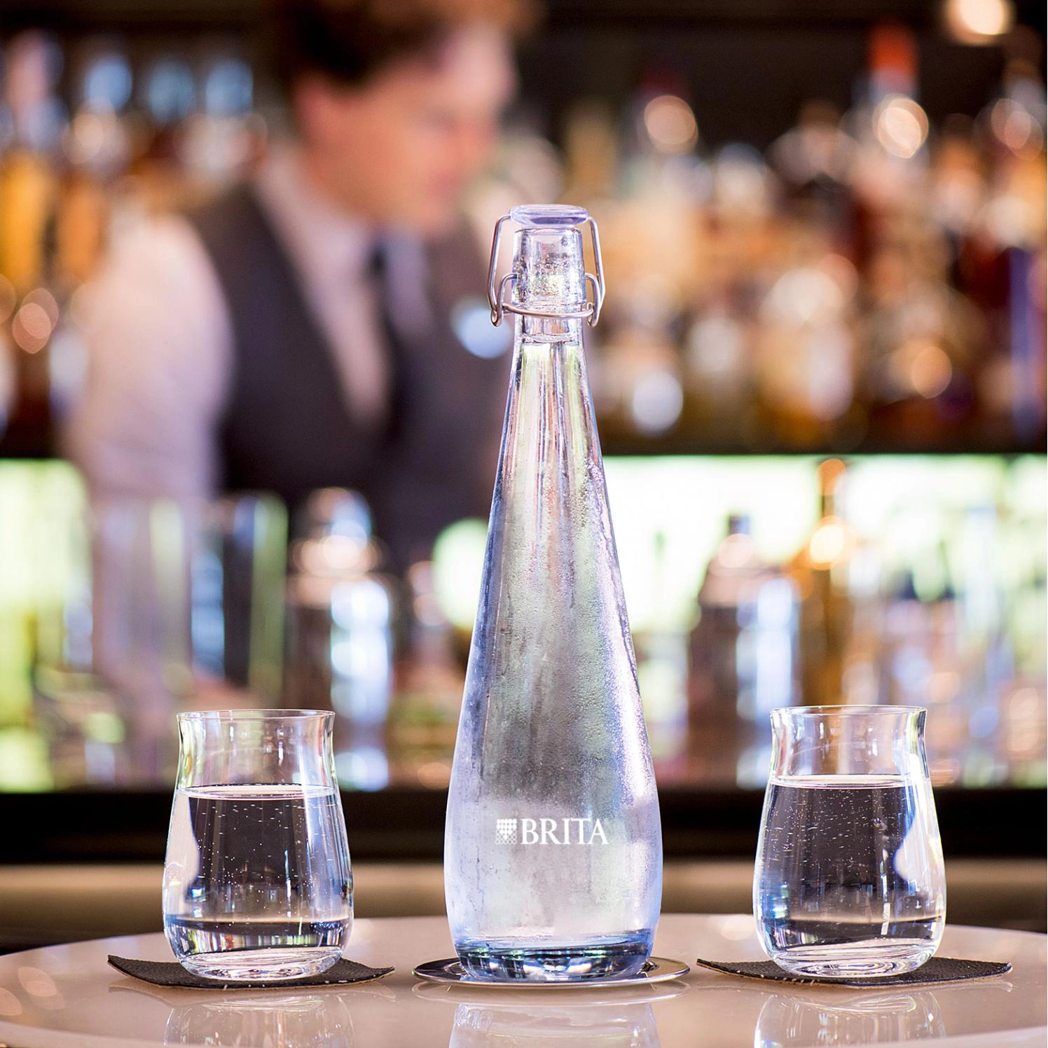 Brita Flasche Swing 3   Brita Wasserflasche Swing mehrere Im Raum auf Tresen