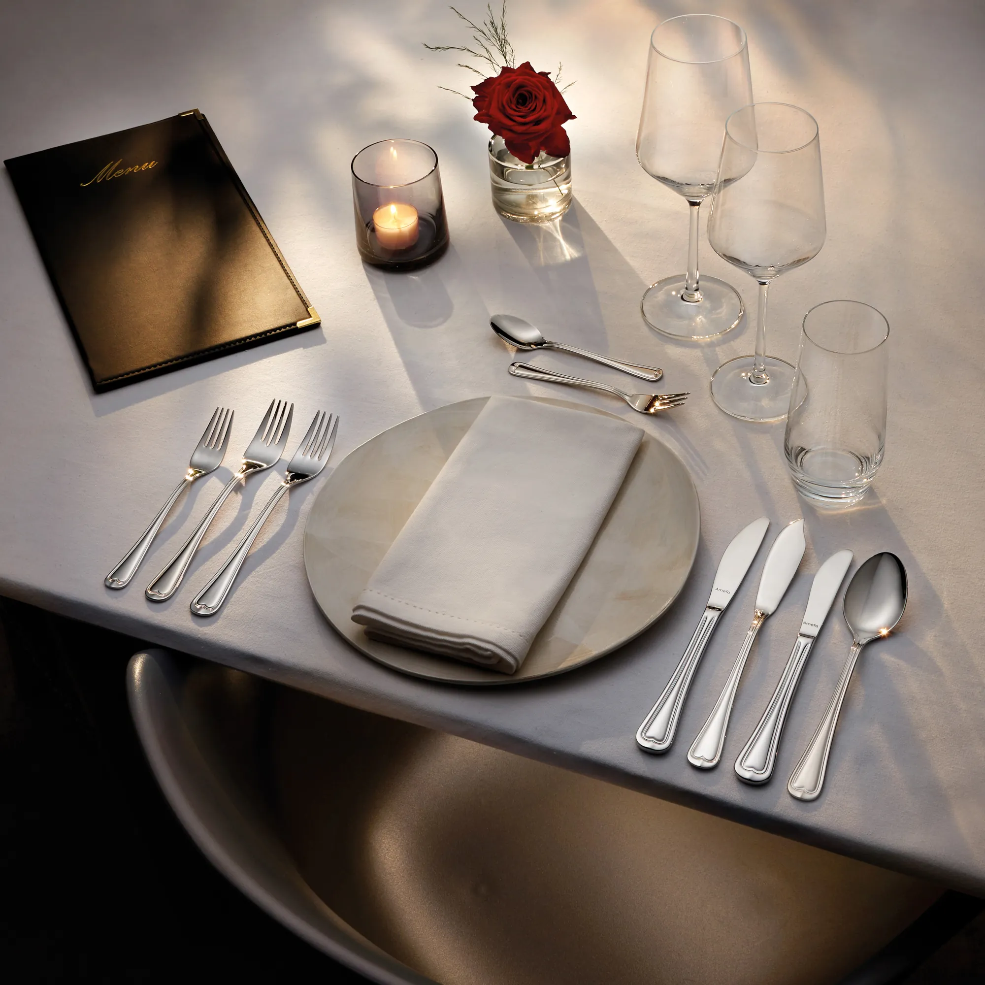 Amefa Impressionen Elegance Besteckteile auf gedeckten Tisch Amefa Impressionen Elegance Besteckteile auf gedeckten Tisch